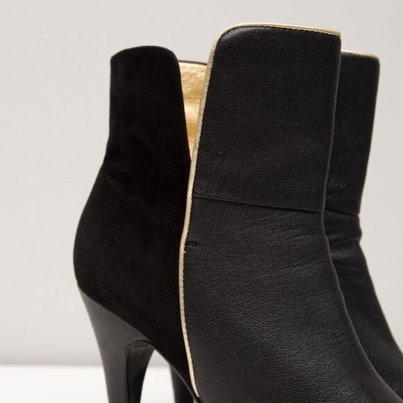 Betsey Johnson Leather Ankle Boots Booties Gold Trim SIZE 8 - Picture 5 of 8